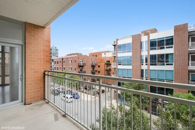 1200 W Monroe Apartments