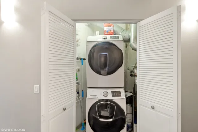 1200 W Monroe Apartments