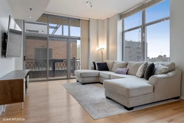 1201 West Adams Apartments