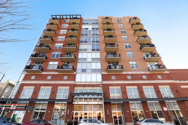 1201 West Adams Apartments