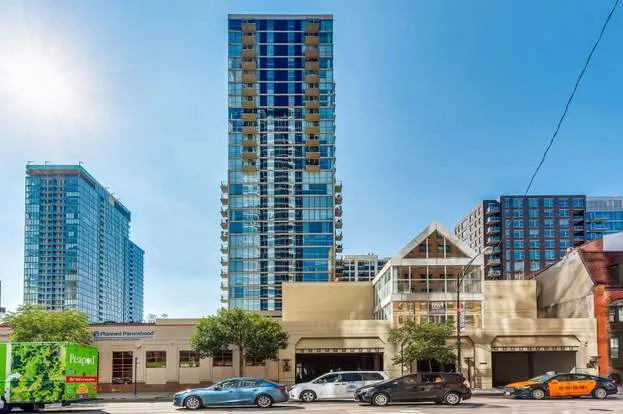 1212 N LaSalle Apartments