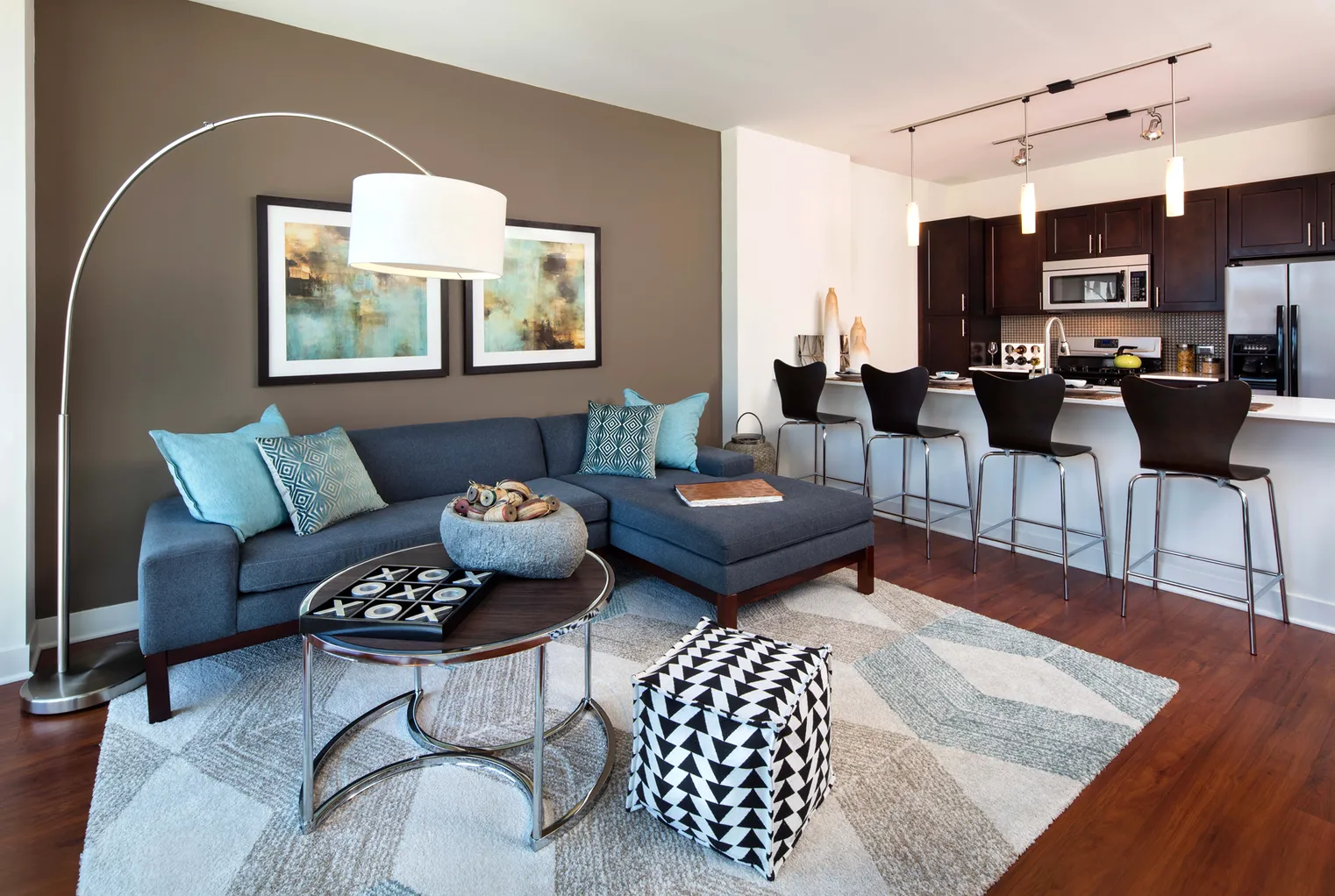 outdoor amenity area at 1225 Old Town Apartments in Chicago