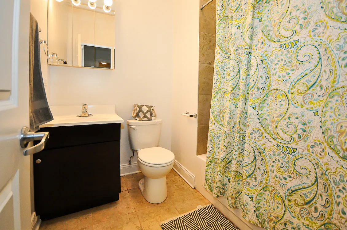 1246 West Pratt Apartments