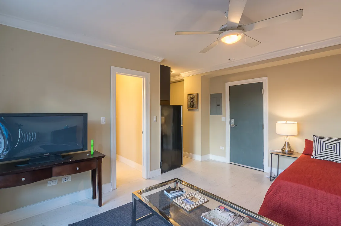 1246 West Pratt Apartments