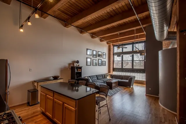 1250 W Van Buren Lofts 