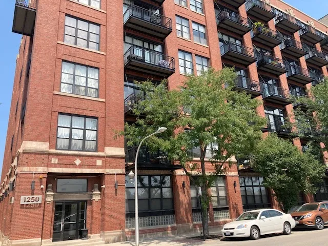 1250 W Van Buren Lofts 