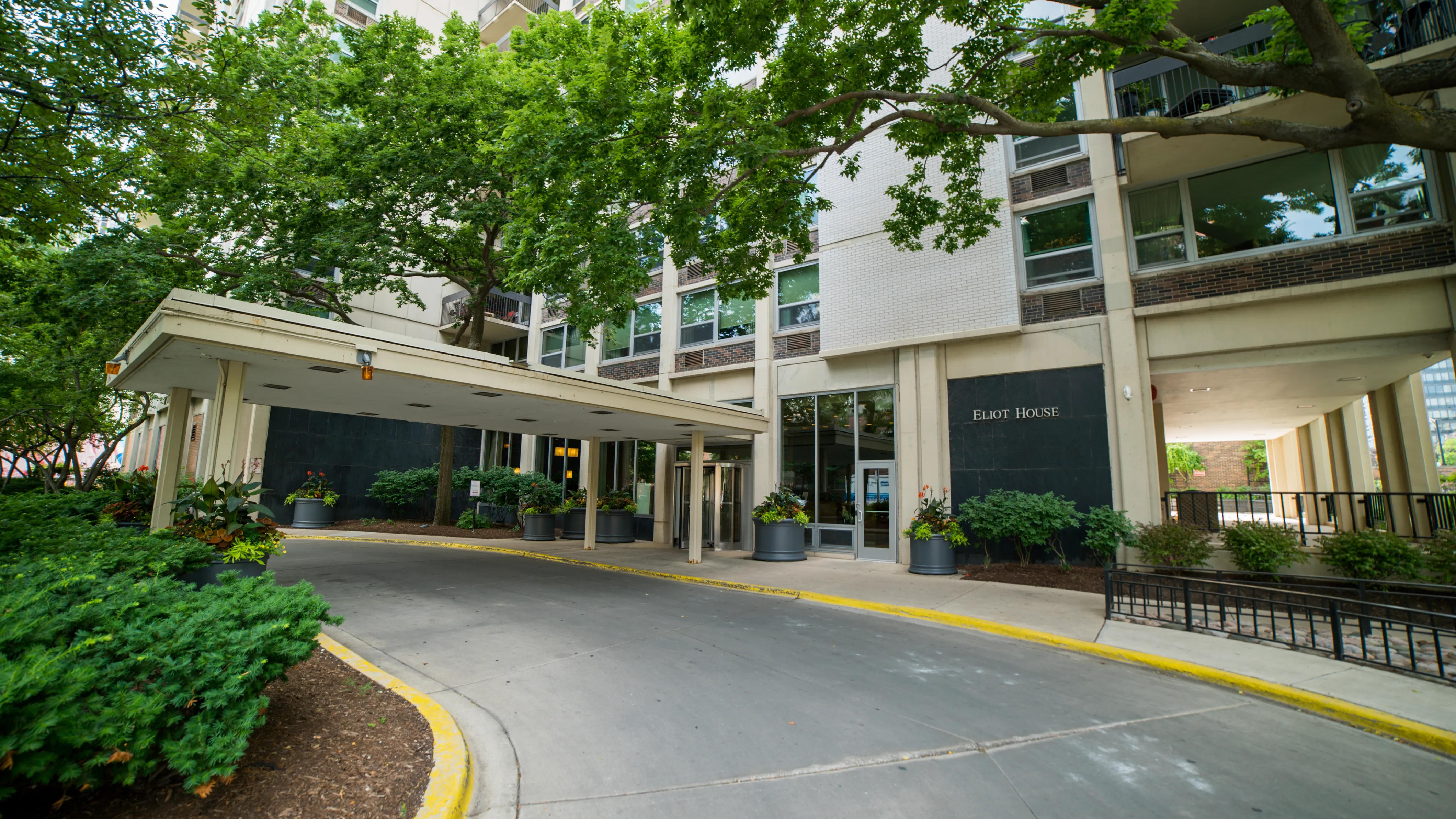 1255 N SANDBURG TER 60610-Eliot House-Chicago-IL