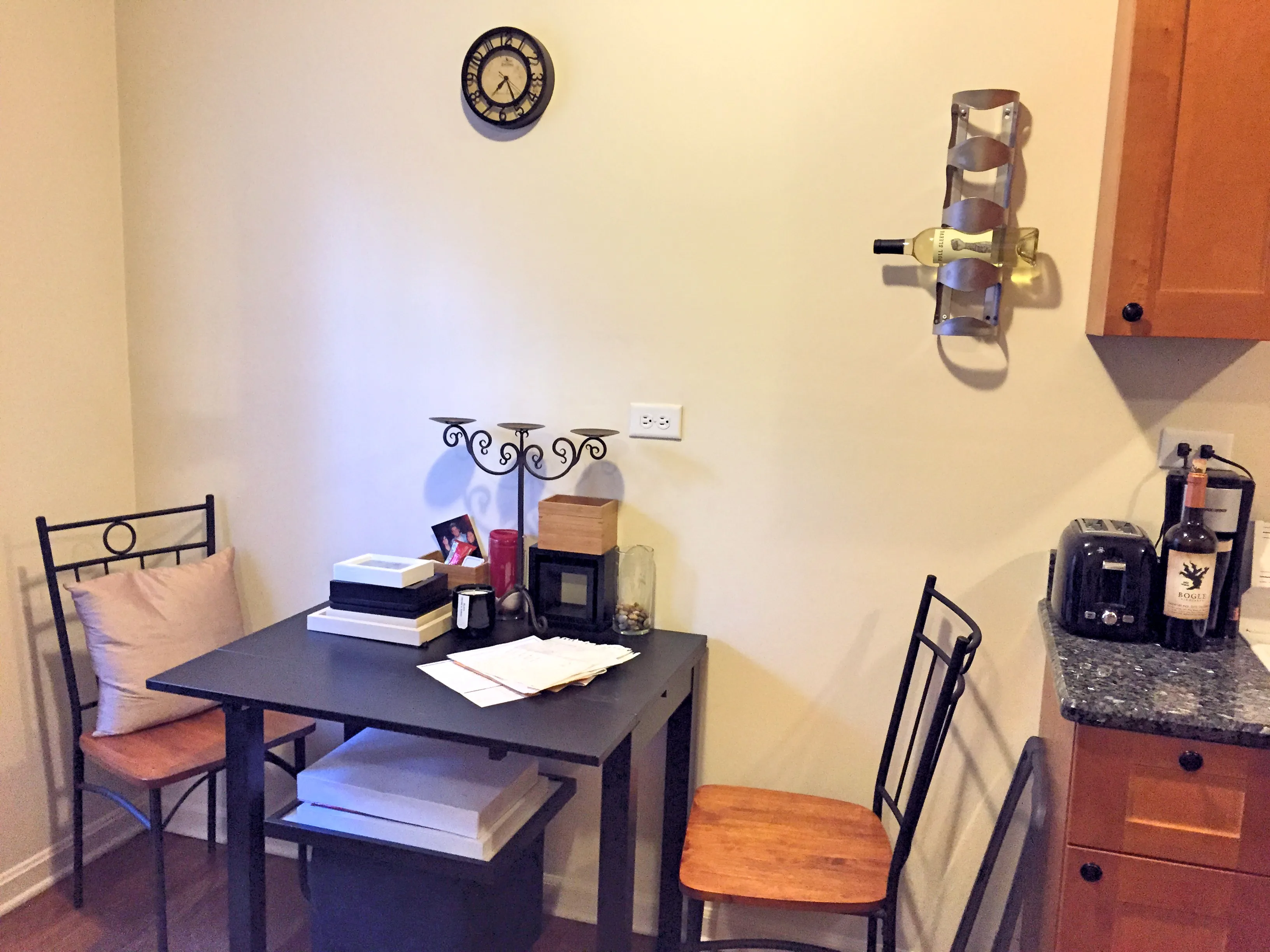 Enough space for a dining table for 2