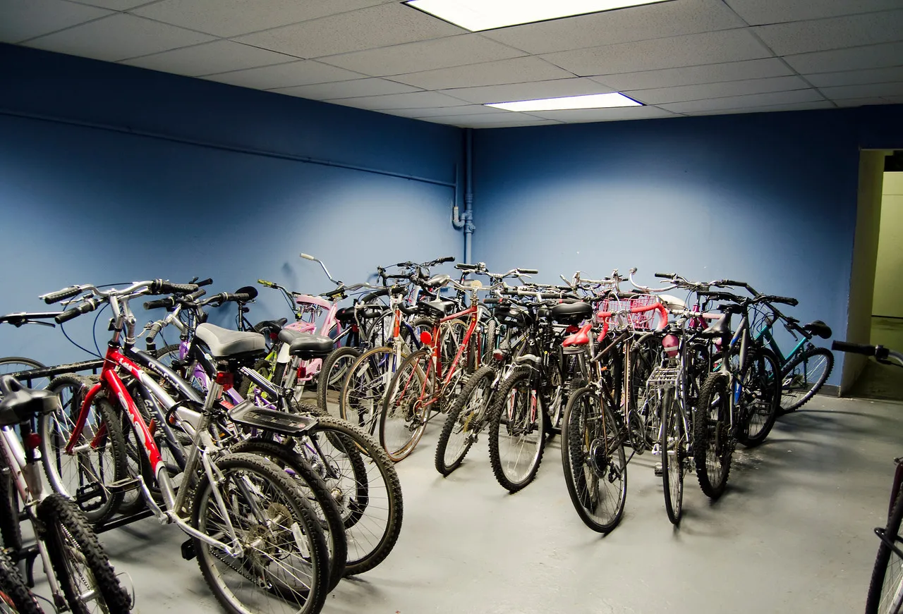 looking up at the vintage Wyndham Apartments in Edgewater Chicago