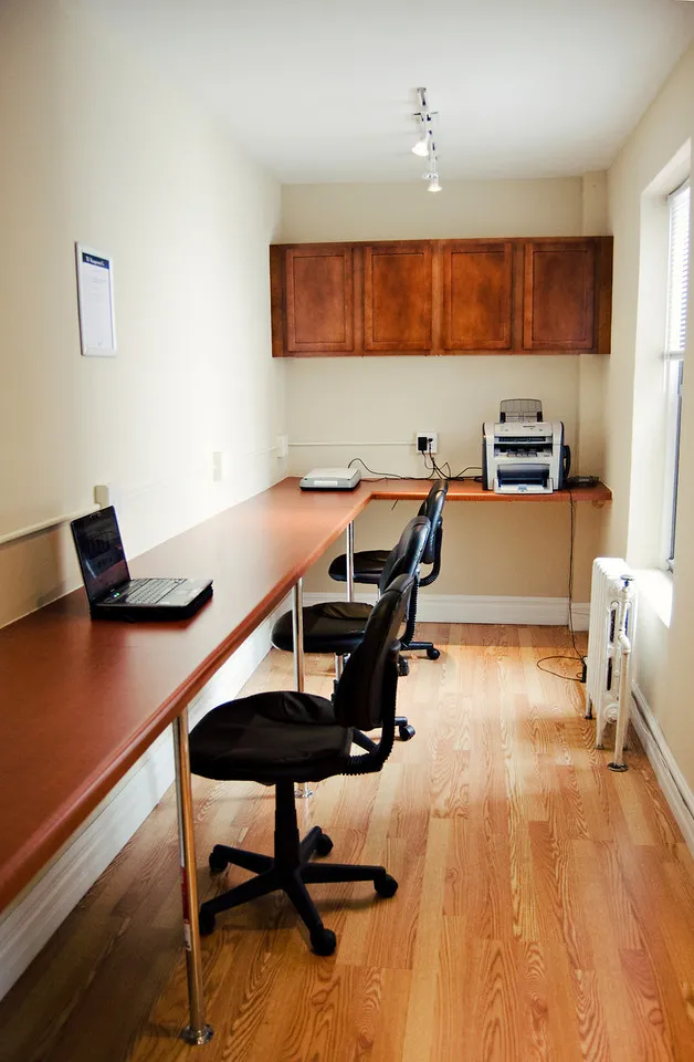looking up at the vintage Wyndham Apartments in Edgewater Chicago