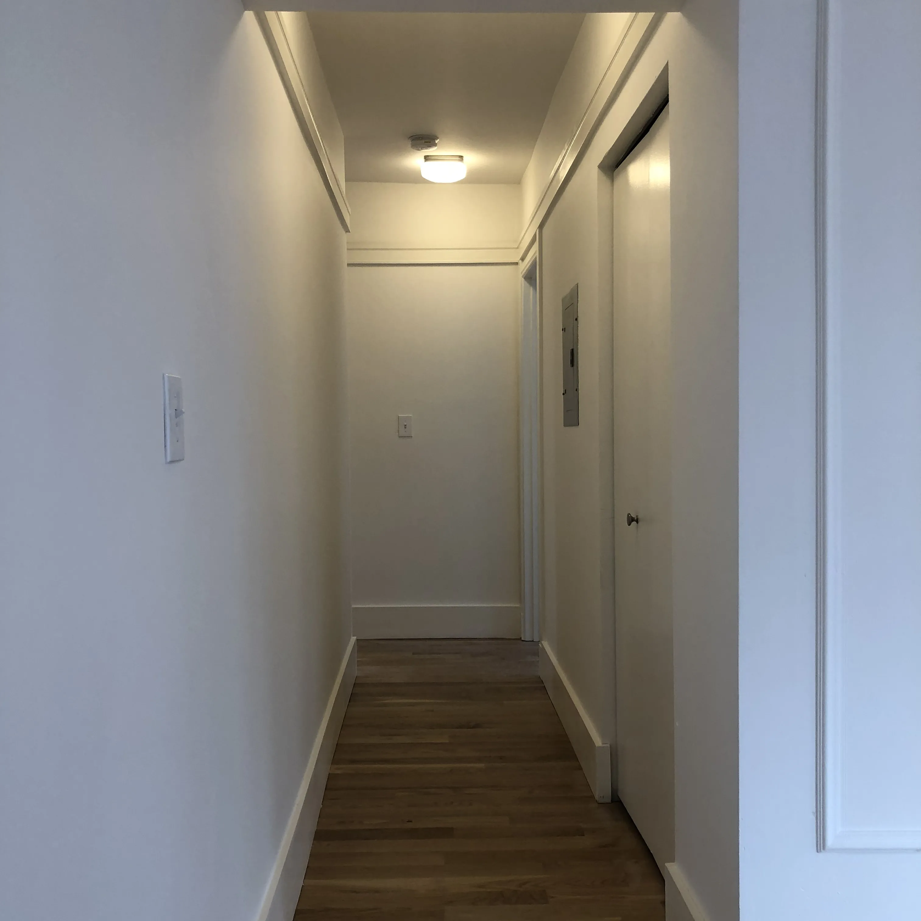 entry courtyard to 4520 North Malden Apartments