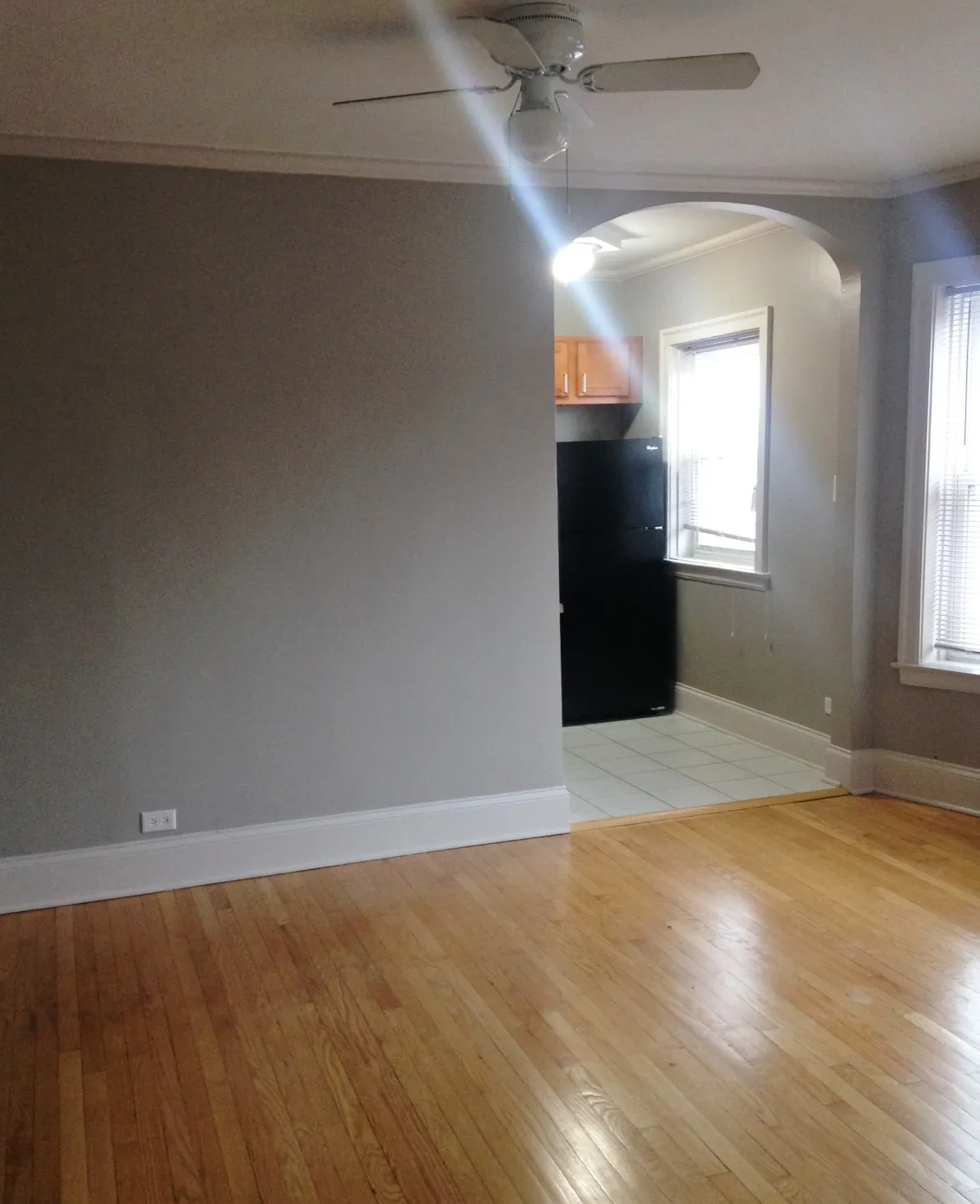 exterior courtyard with brick wall at 1261 West Argyle apartments