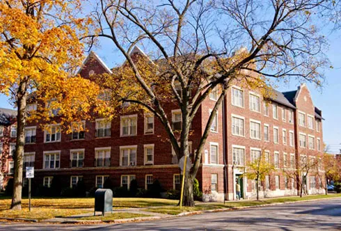 corner of 1303 Maple Apartments in Evanston ILinois