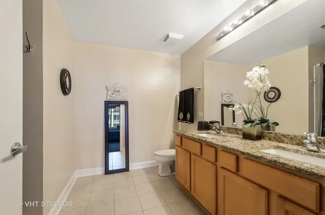 1305 S Michigan Apartments