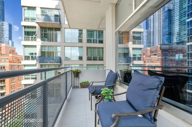 1305 S Michigan Apartments