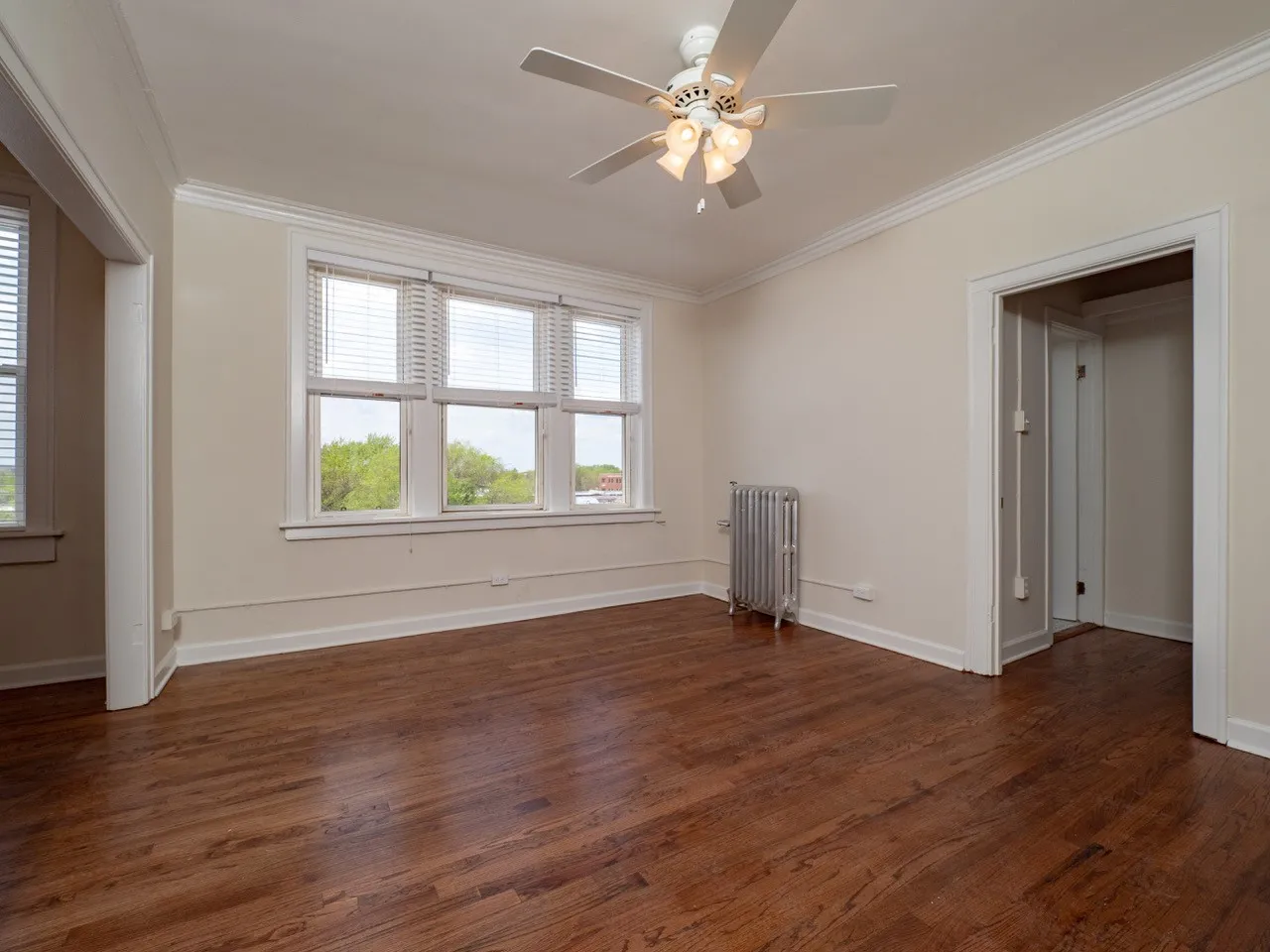 1310 West Lunt Apartments