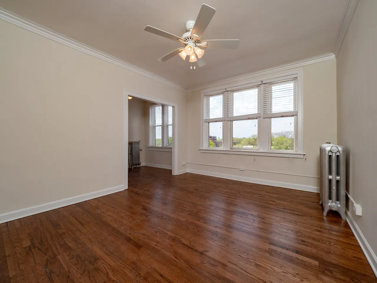 1310 West Lunt Apartments