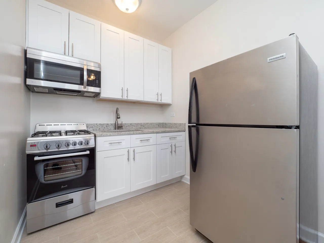 1310 West Lunt Apartments