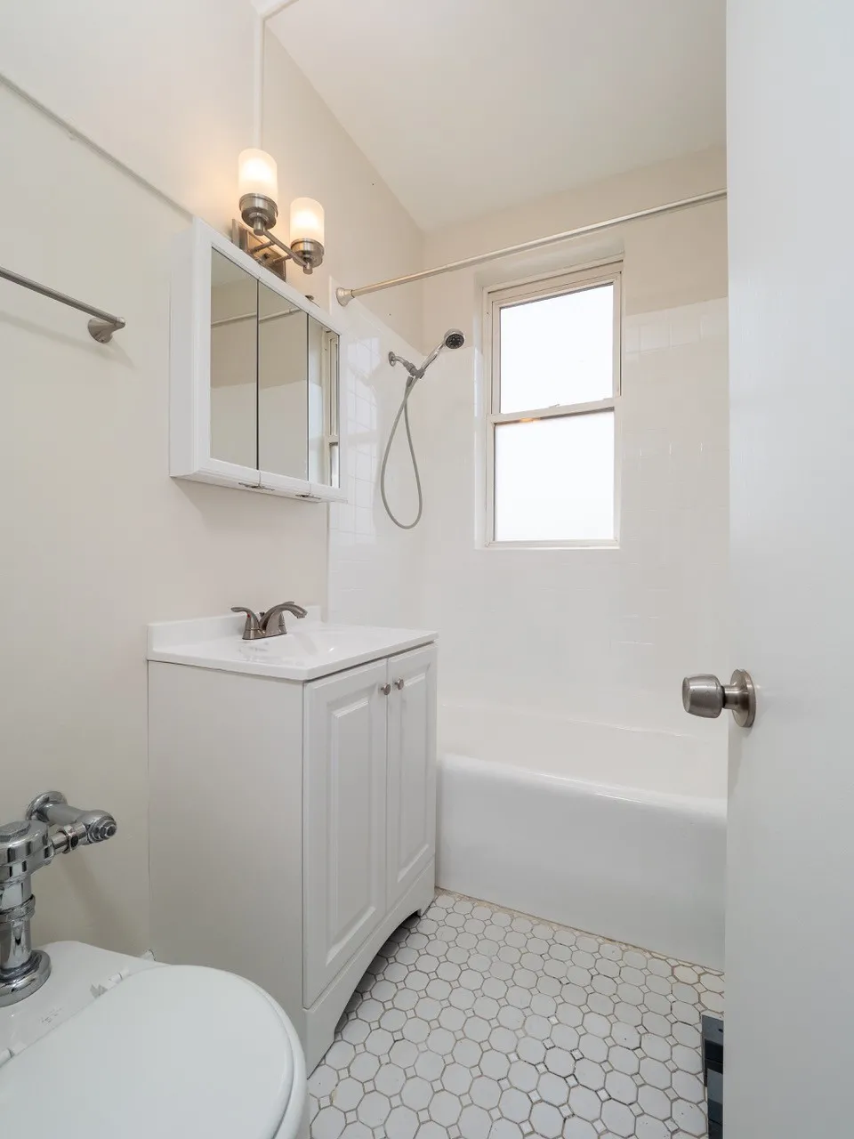 1310 West Lunt Apartments