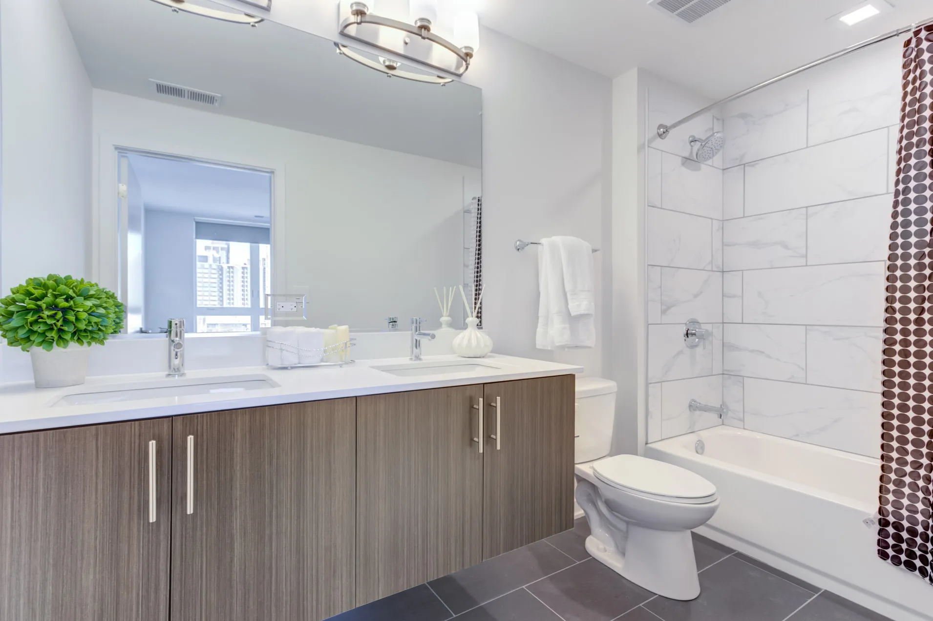 1325 North Wells Apartments