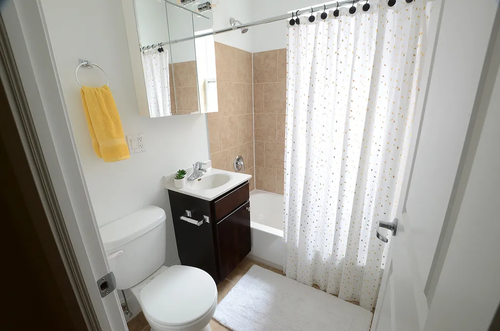 wall kitchen at 1331 West Loyola Apartments in Rogers Park Chicago