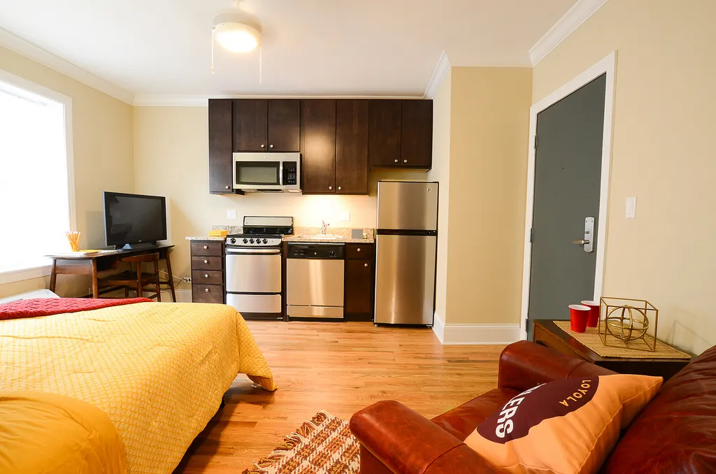 wall kitchen at 1331 West Loyola Apartments in Rogers Park Chicago