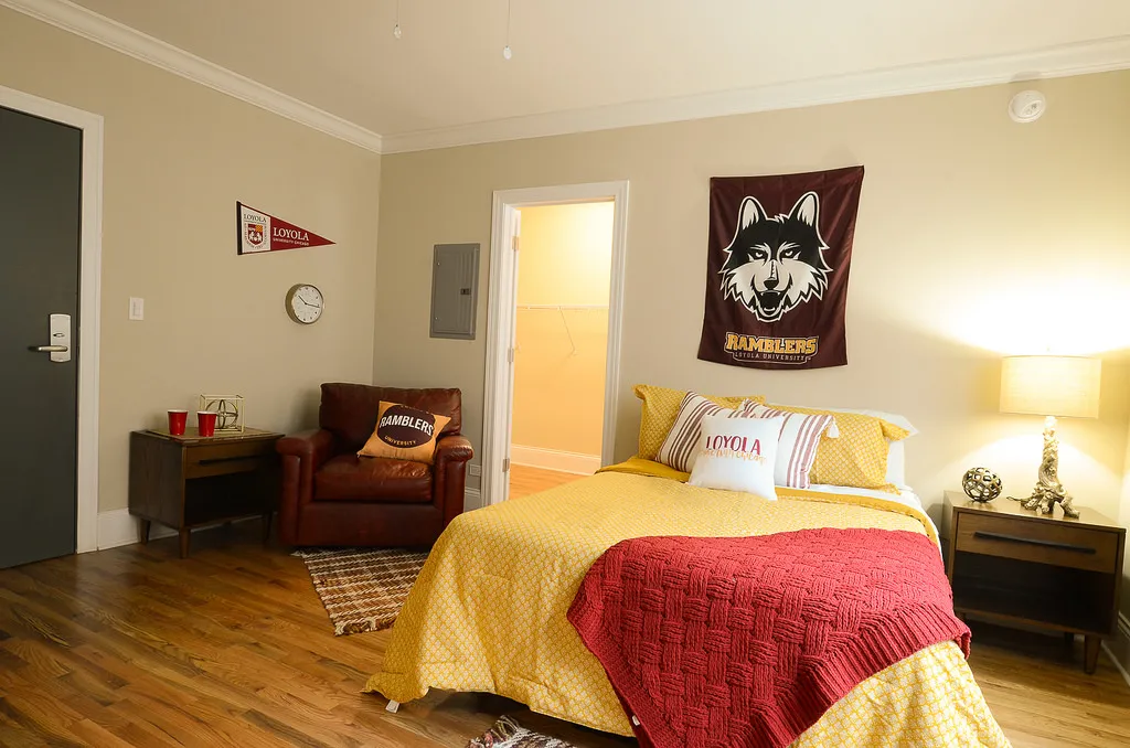 wall kitchen at 1331 West Loyola Apartments in Rogers Park Chicago