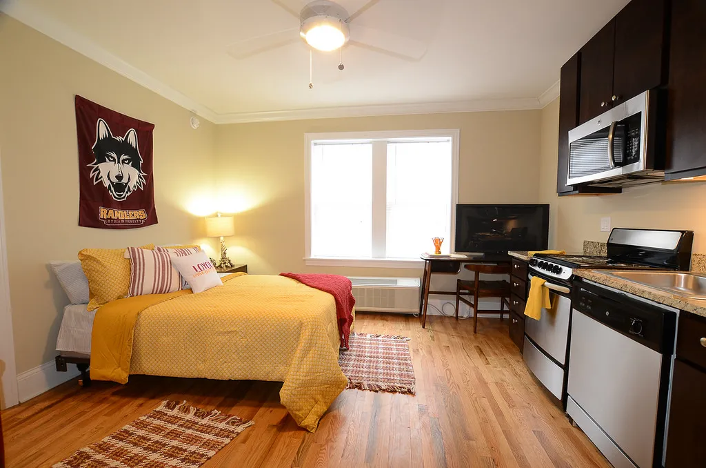 wall kitchen at 1331 West Loyola Apartments in Rogers Park Chicago