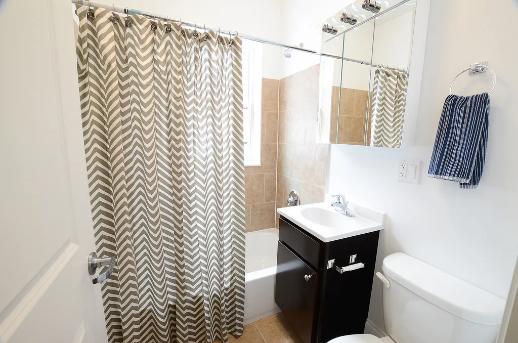 wall kitchen at 1331 West Loyola Apartments in Rogers Park Chicago