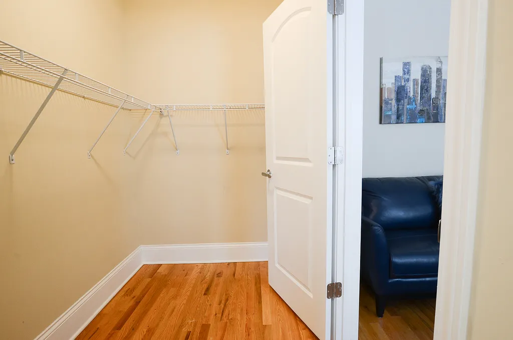 wall kitchen at 1331 West Loyola Apartments in Rogers Park Chicago