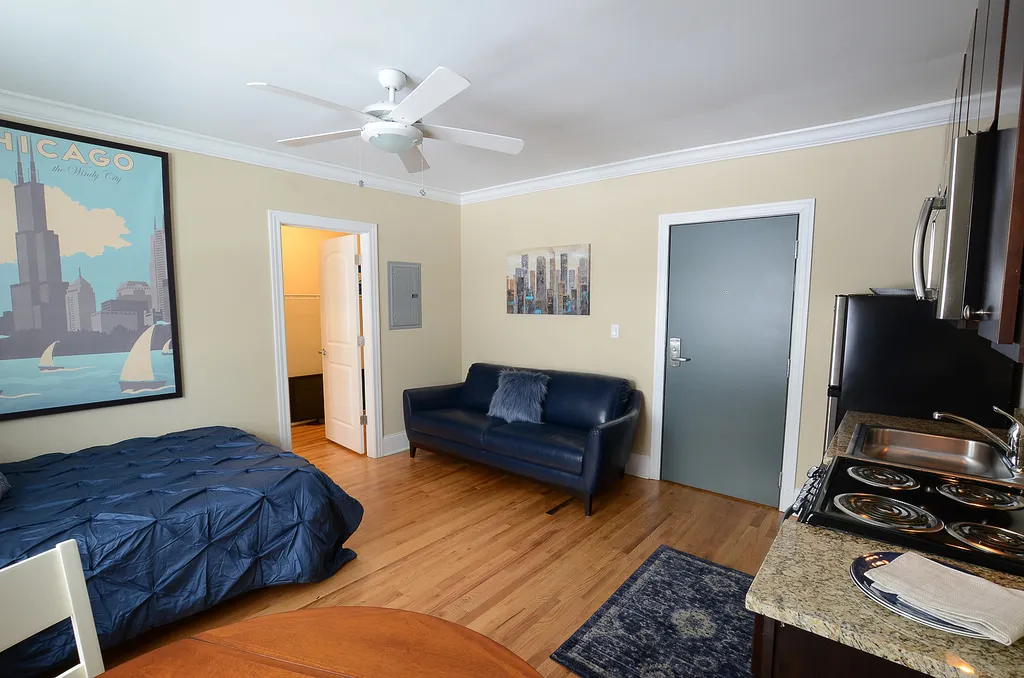 wall kitchen at 1331 West Loyola Apartments in Rogers Park Chicago