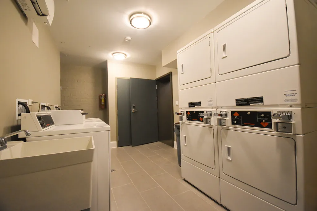 wall kitchen at 1331 West Loyola Apartments in Rogers Park Chicago