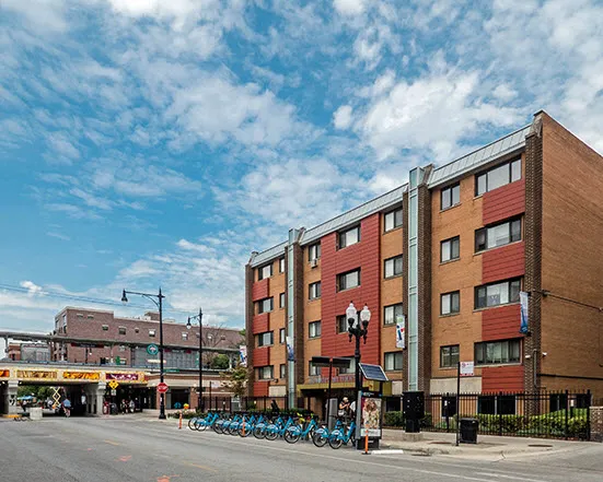 outdoor lounge area at Reside on Morse Apartments in Chicago