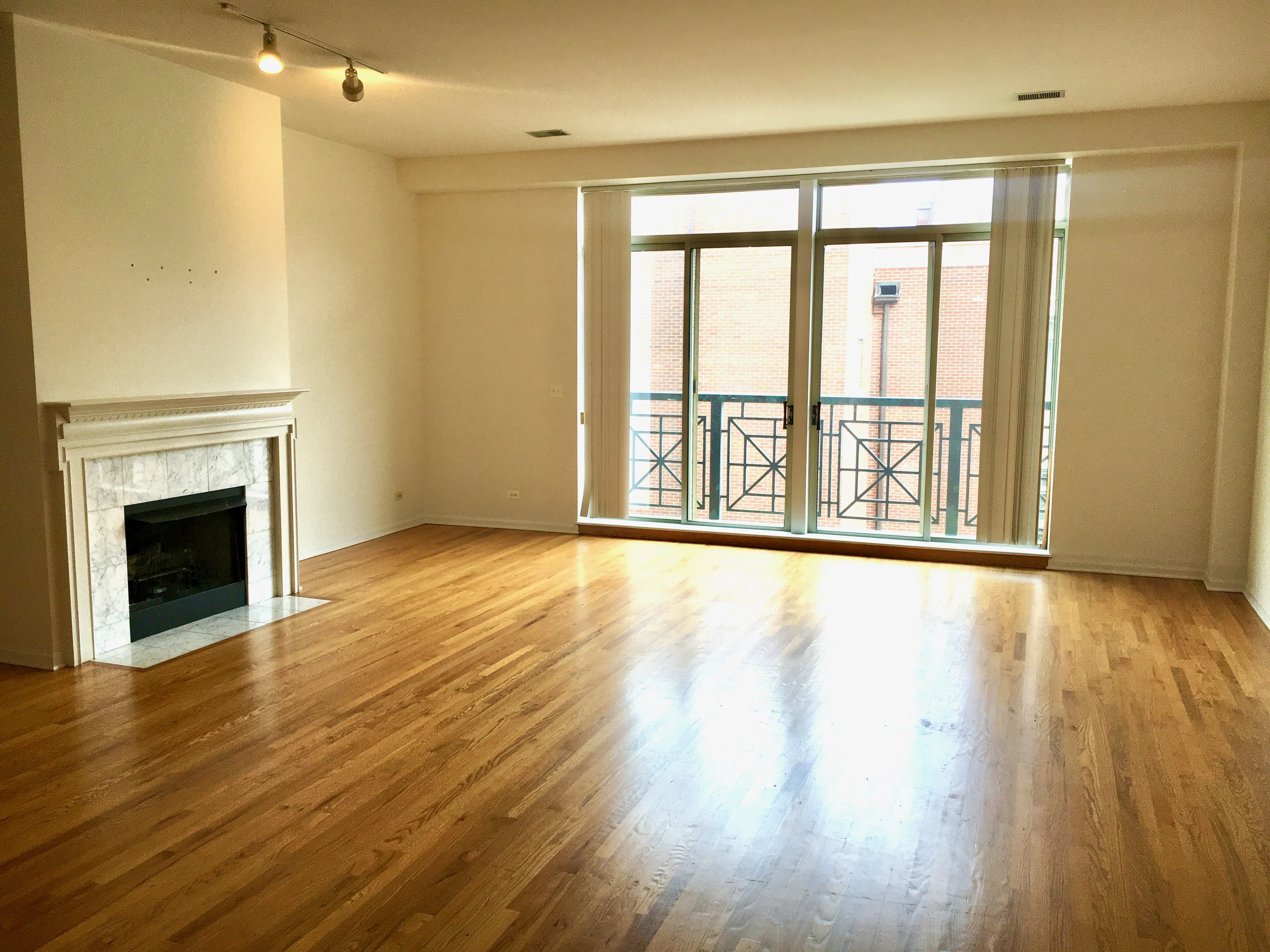 1350 West Fullerton Apartments