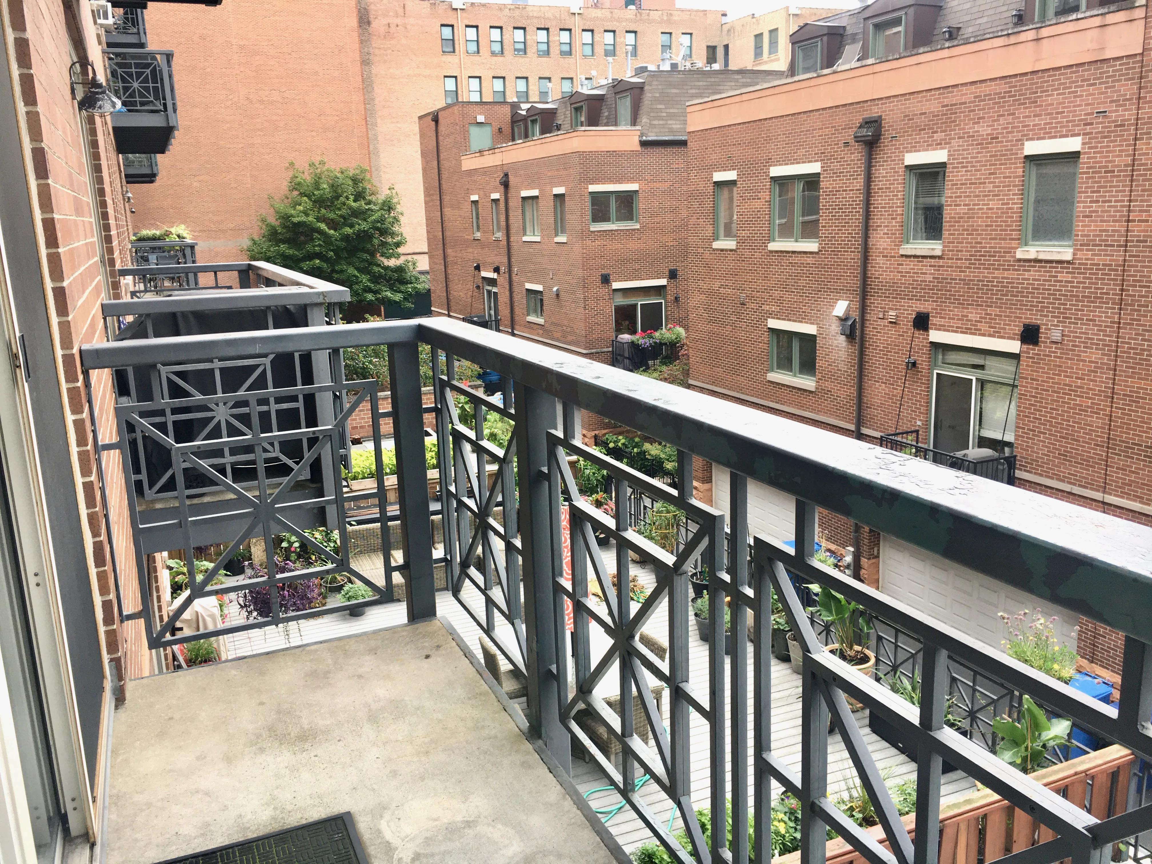 1350 West Fullerton Apartments