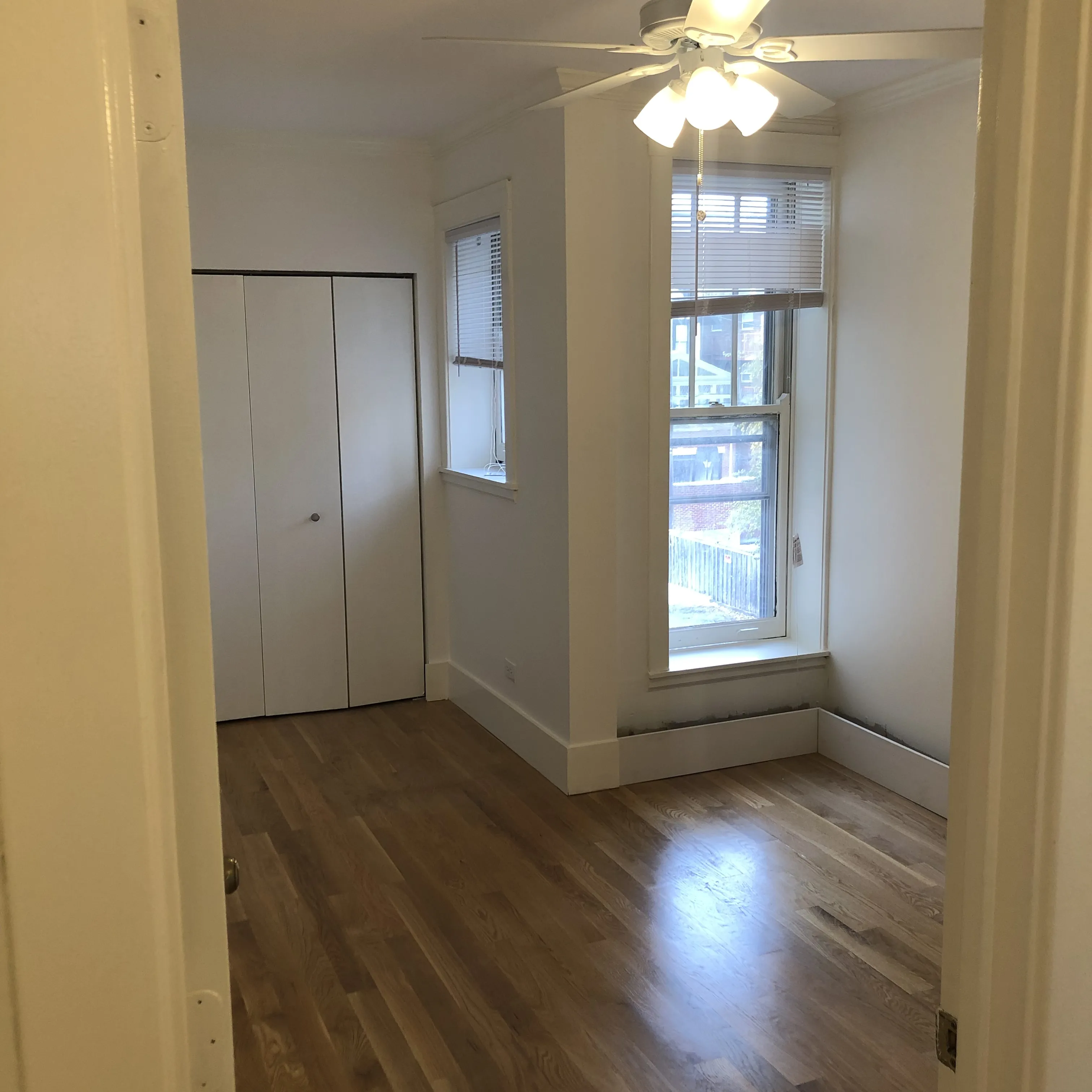 entry courtyard to 4520 North Malden Apartments