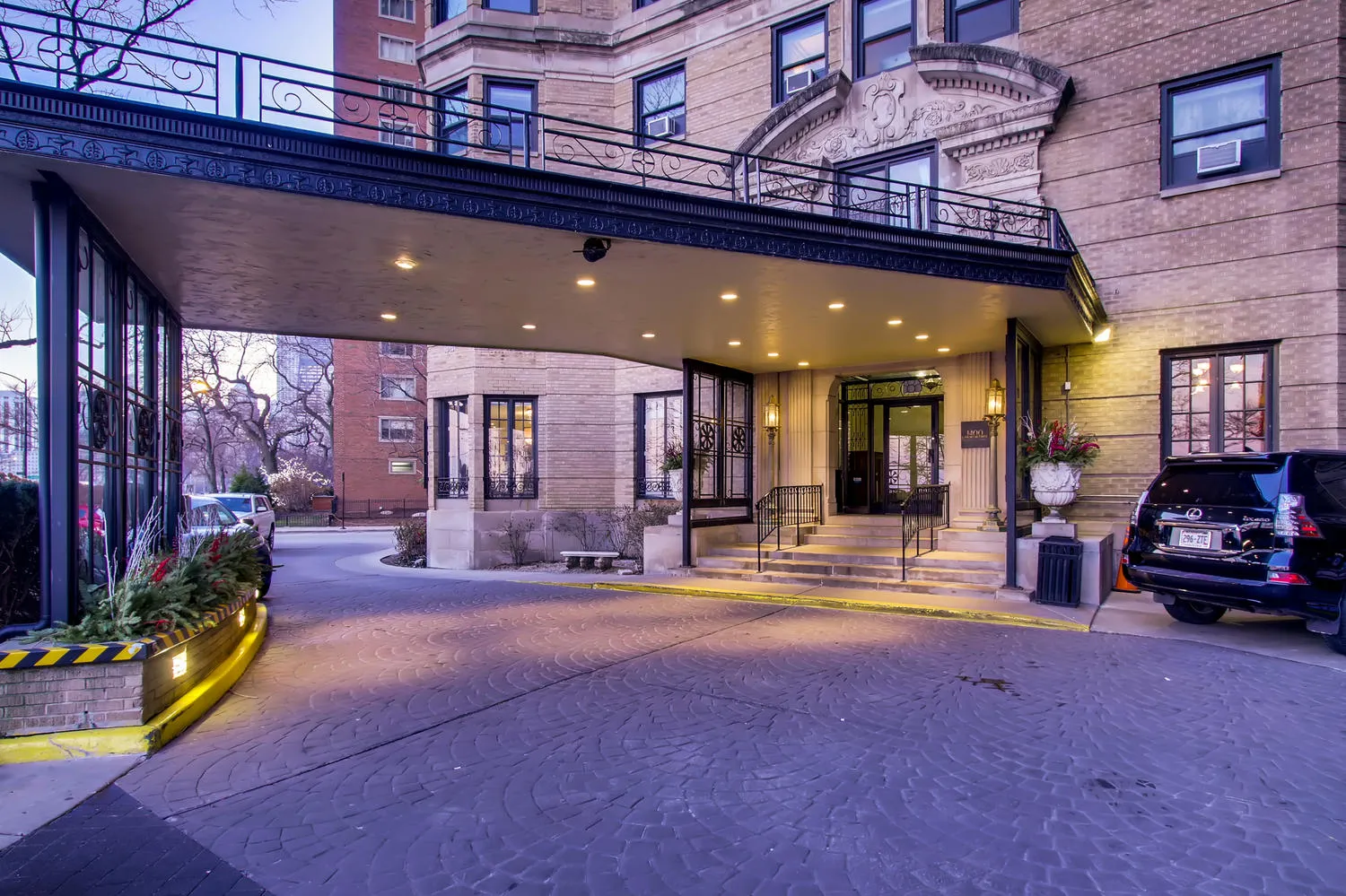 The Deco North Lakeshore Apartments