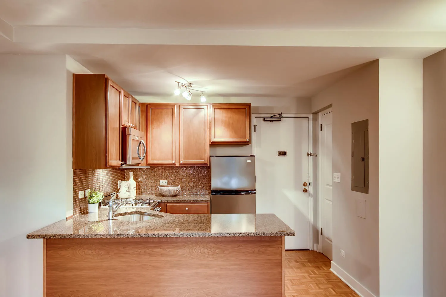 The Deco North Lakeshore Apartments