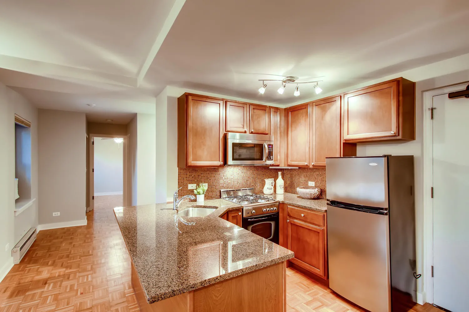 The Deco North Lakeshore Apartments