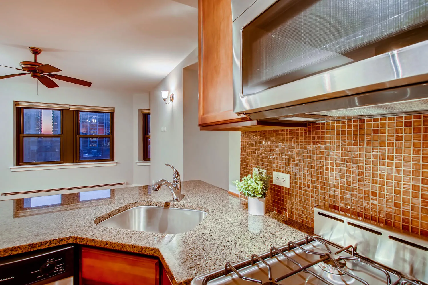 The Deco North Lakeshore Apartments