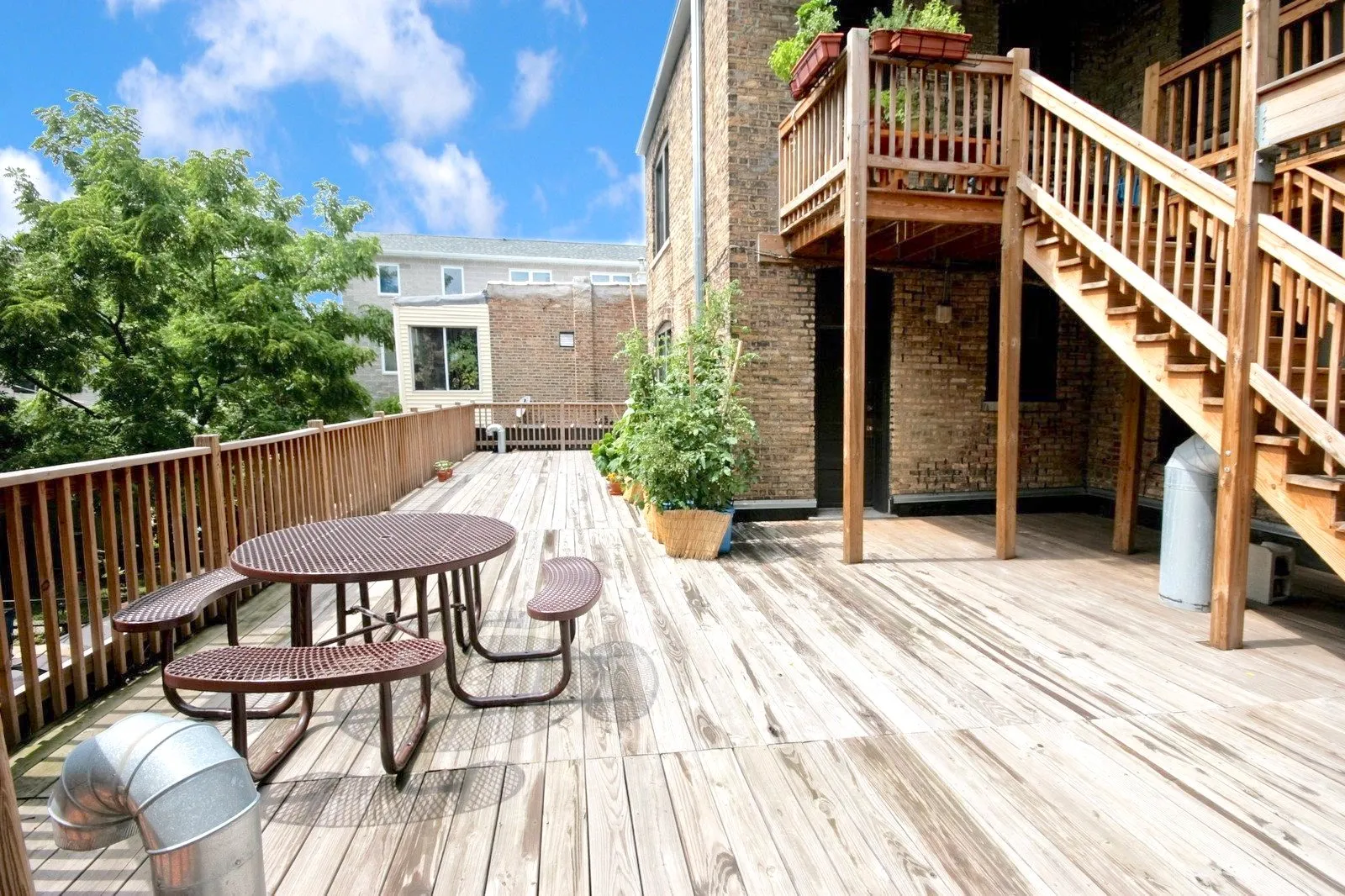 1400 West Edgewater Apartments