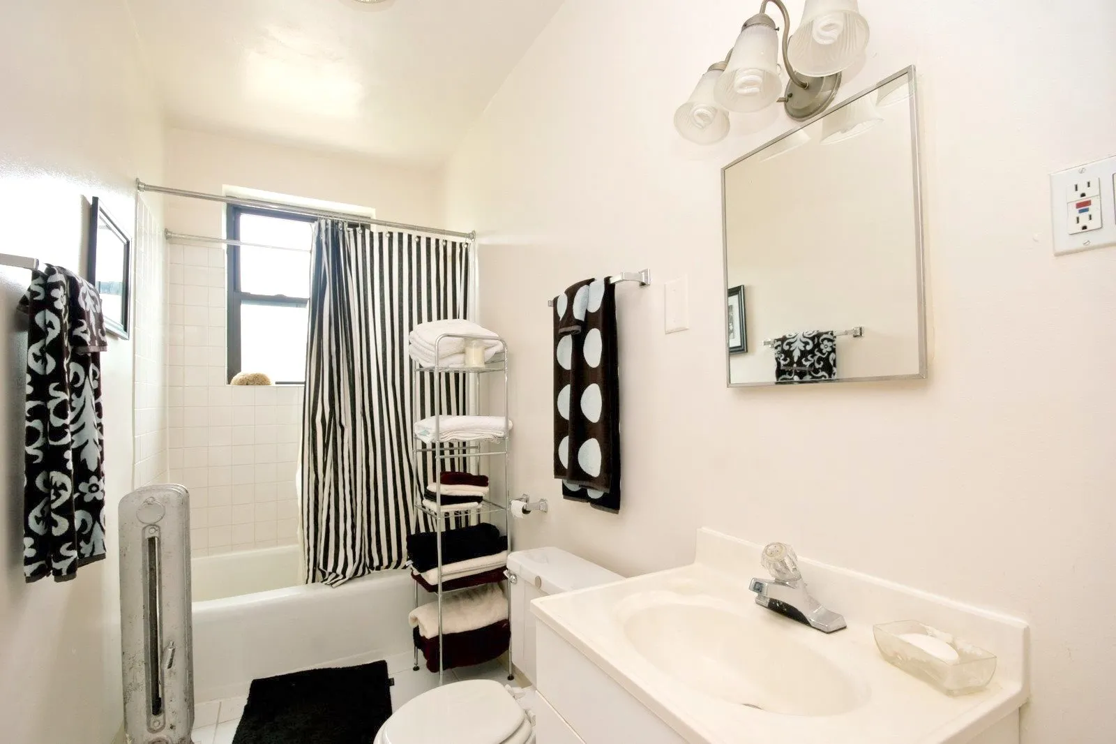1400 West Edgewater Apartments