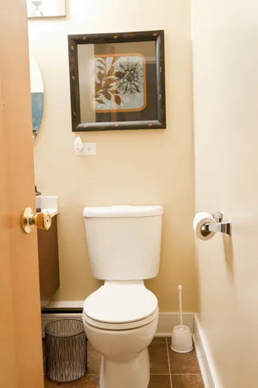 model apartment kitchen at 1410 Chicago Apartments in Evanston, IL