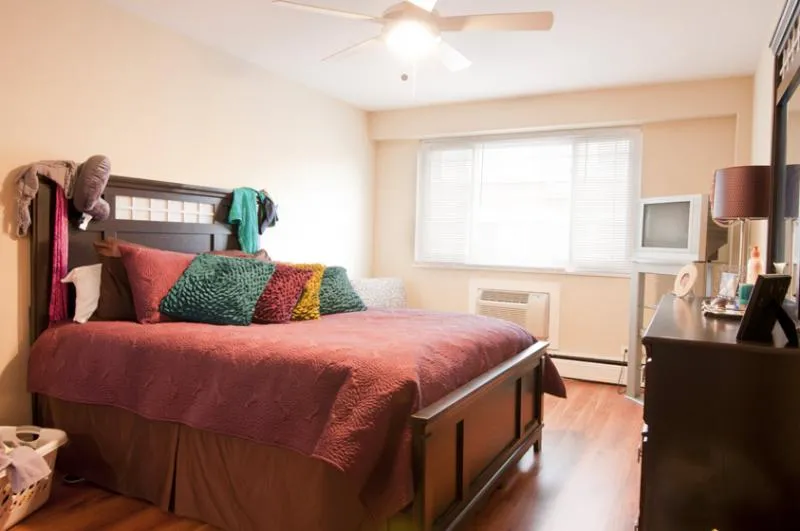 model apartment kitchen at 1410 Chicago Apartments in Evanston, IL