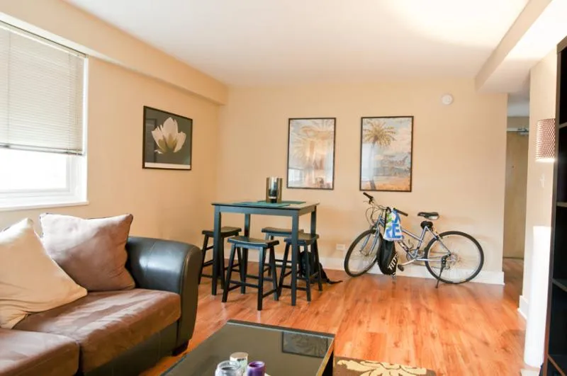 model apartment kitchen at 1410 Chicago Apartments in Evanston, IL