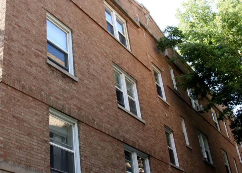 front entrance at Barry Court Apartments at 722-26 West Barry Ave.