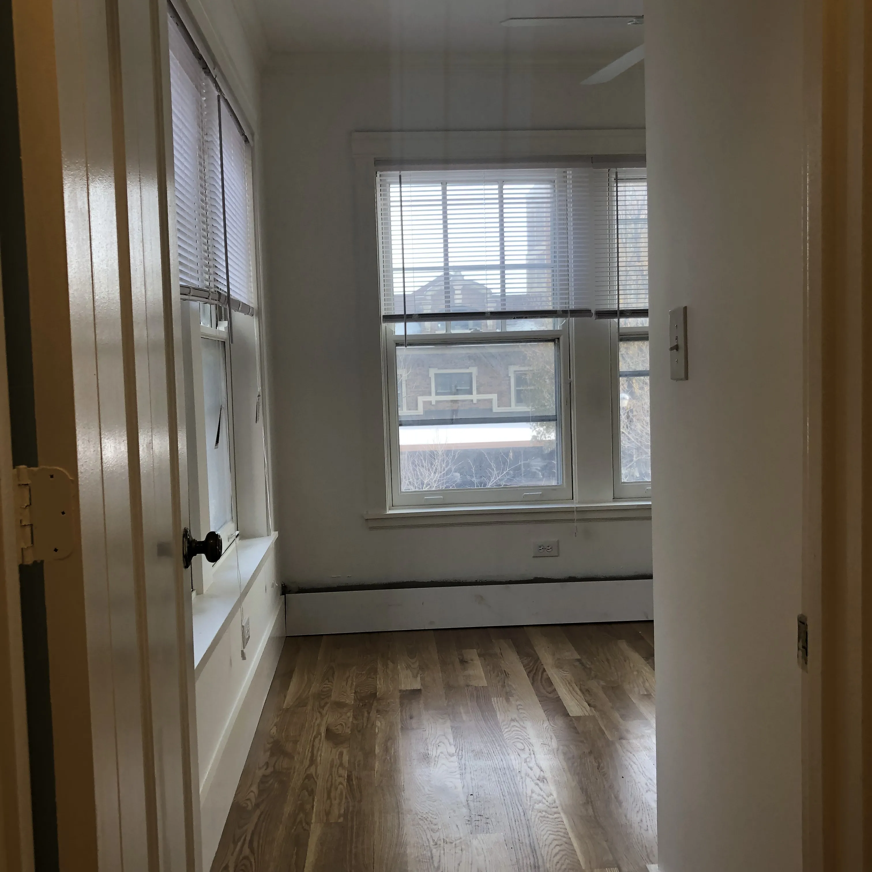 entry courtyard to 4520 North Malden Apartments