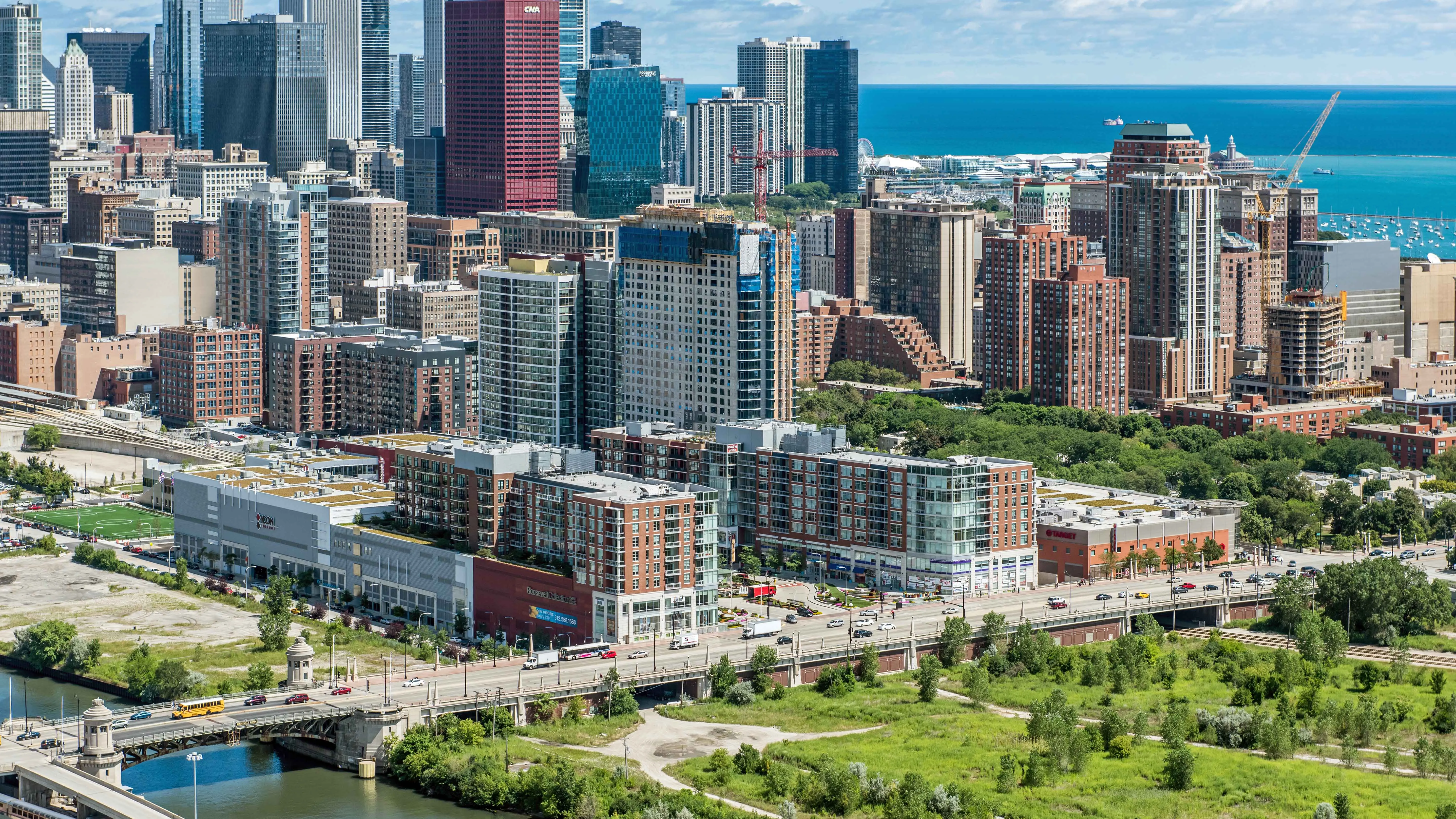 dining room at Roosevelt Collection Lofts in the South Loop