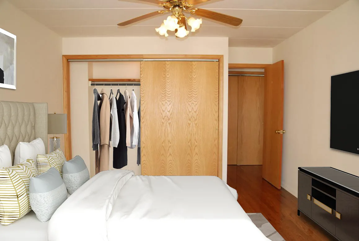 garden in front of lobby at 2340 North Commonwealth in Lincoln Park