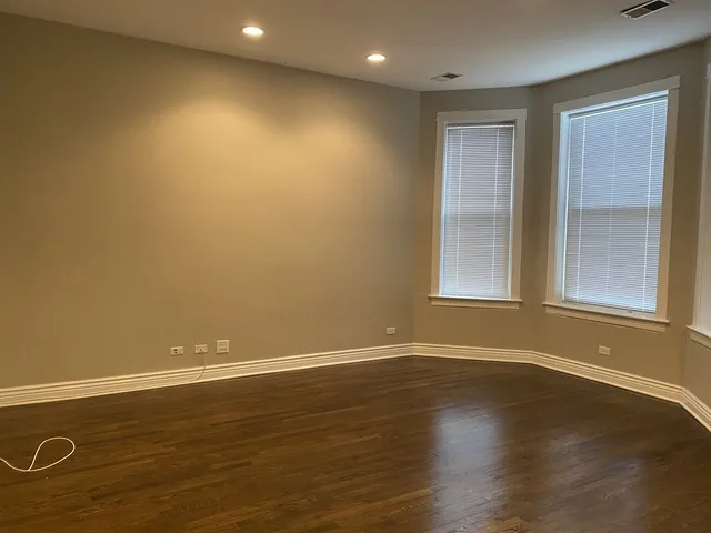 1523 West Addison Apartments